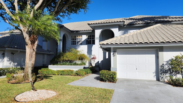 view of front of house featuring a front yard and a garage