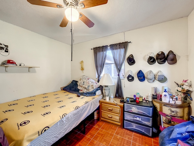 bedroom with ceiling fan