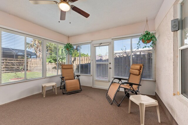 sunroom with ceiling fan