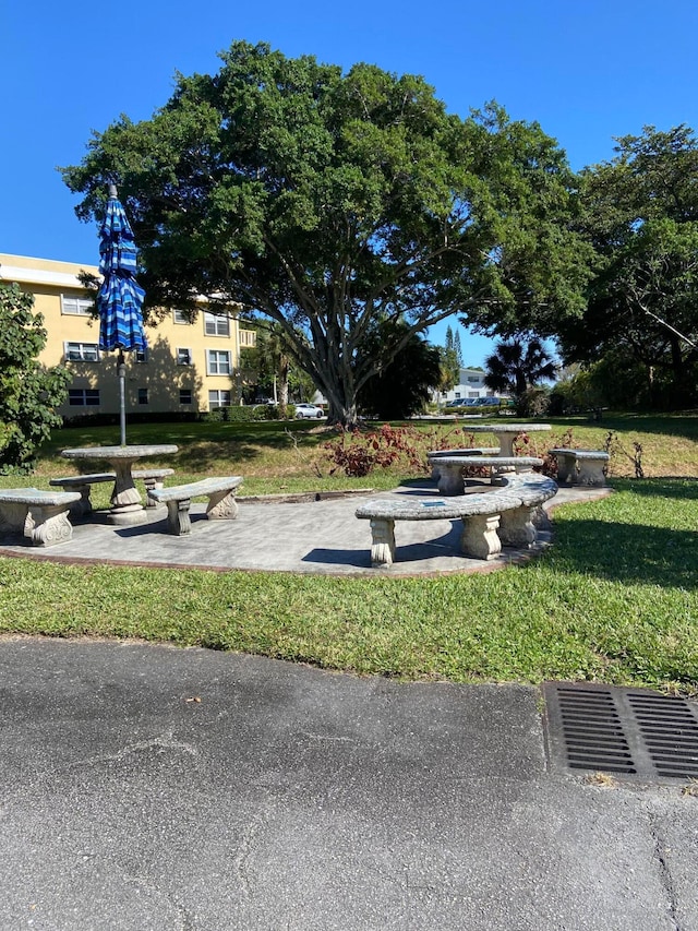 view of home's community featuring a lawn