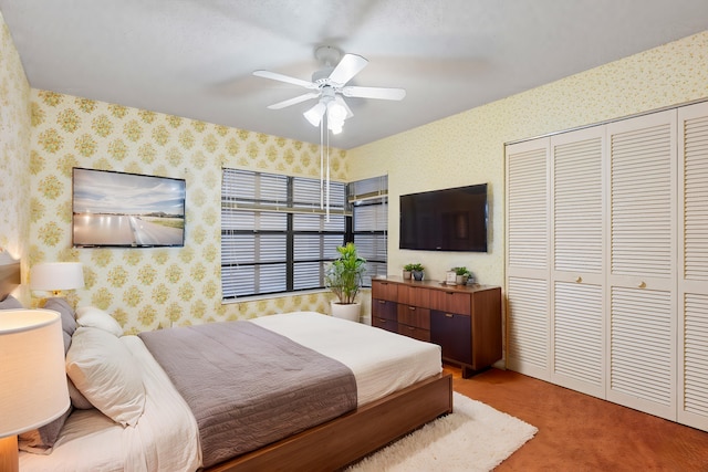 carpeted bedroom featuring ceiling fan and a closet