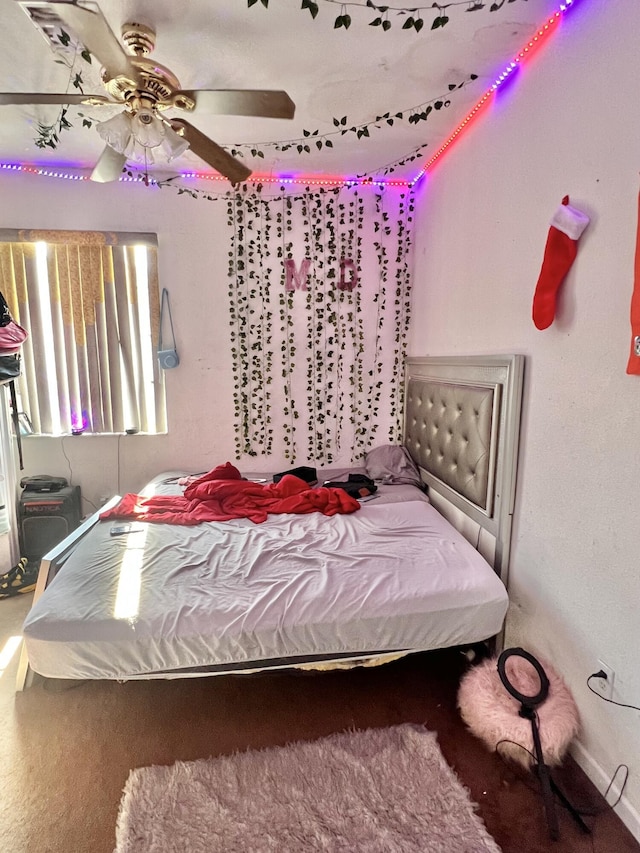 bedroom with a ceiling fan