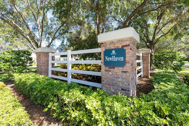 view of community / neighborhood sign