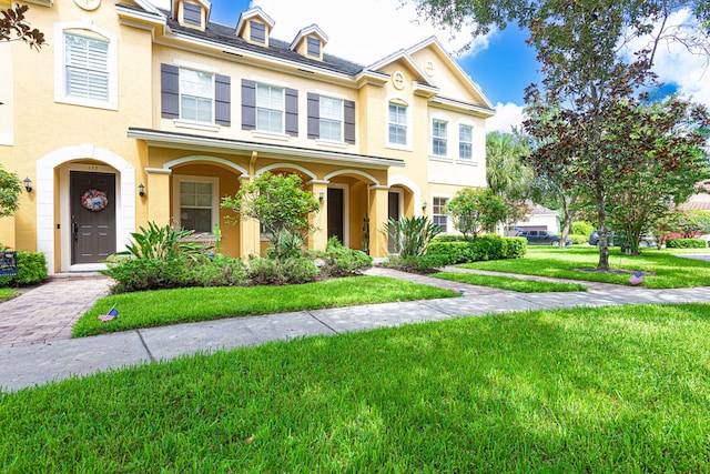 view of front of home featuring a front lawn