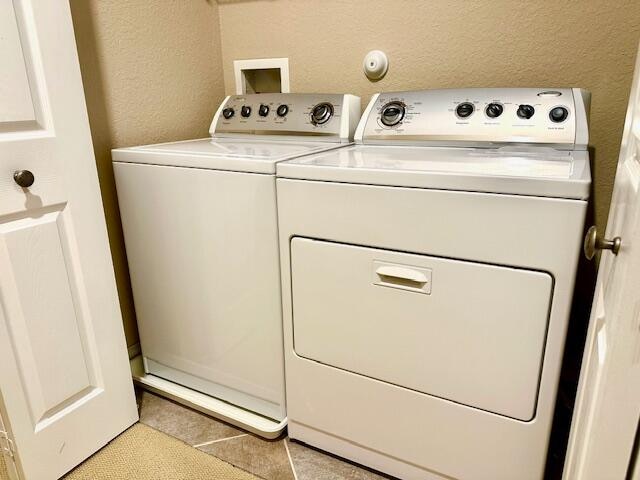 laundry area featuring washer and clothes dryer