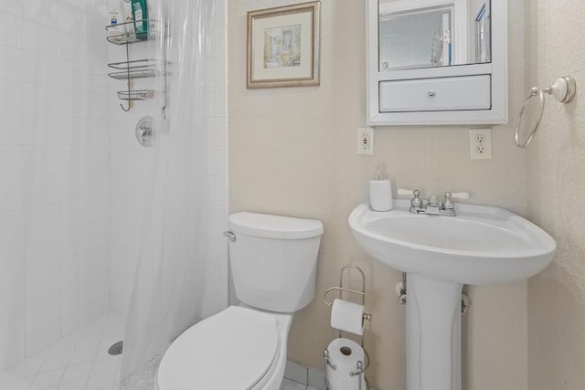 bathroom with curtained shower and toilet