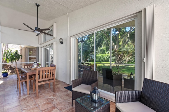 sunroom with ceiling fan