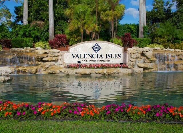 community / neighborhood sign featuring a water view