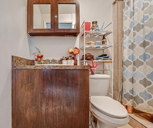 bathroom with curtained shower and toilet