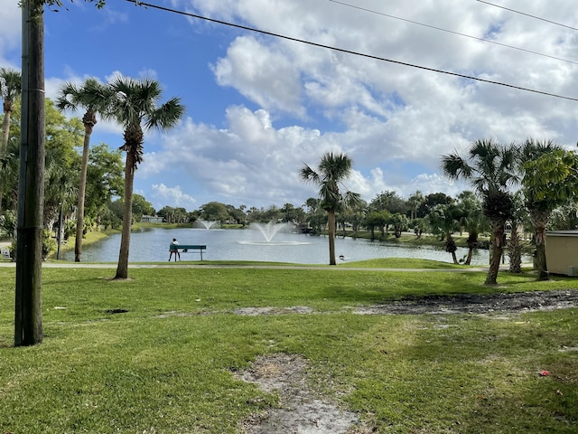 view of yard featuring a water view