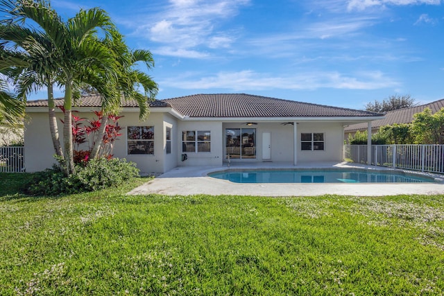 view of pool featuring ceiling fan, a yard, and a patio