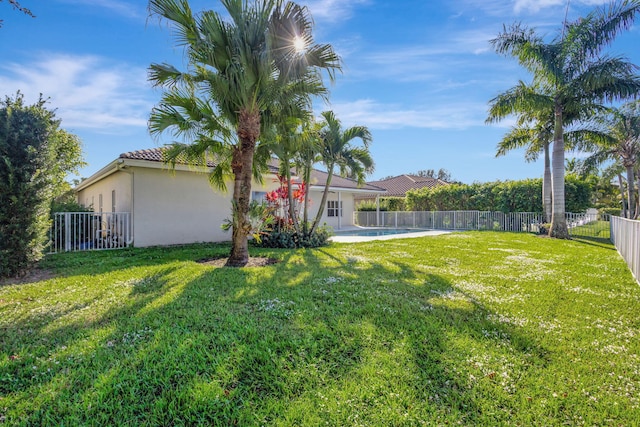 view of yard featuring a fenced in pool