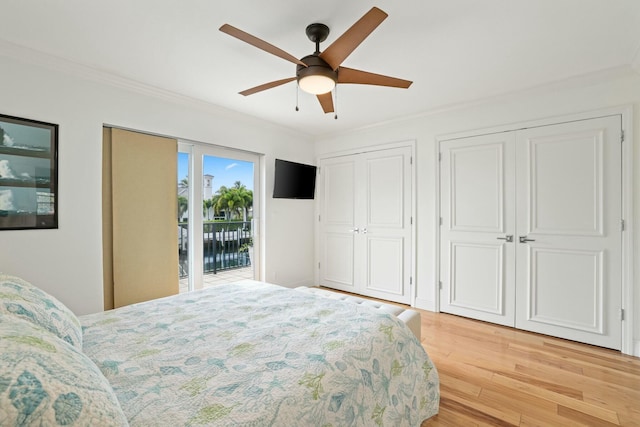 bedroom featuring access to exterior, light hardwood / wood-style floors, ceiling fan, and crown molding