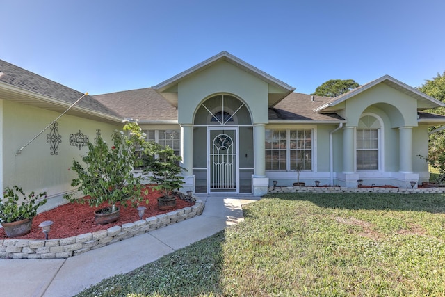 view of front of house with a front yard