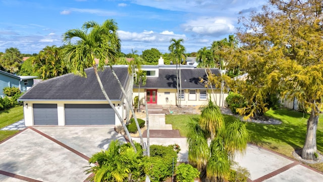 view of front of property featuring a front lawn and a garage