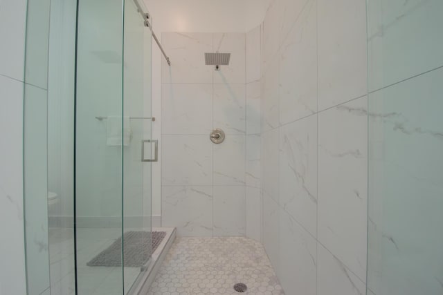 bathroom featuring a stall shower and toilet