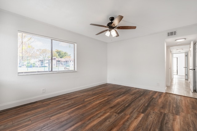 empty room featuring dark hardwood / wood-style floors and ceiling fan