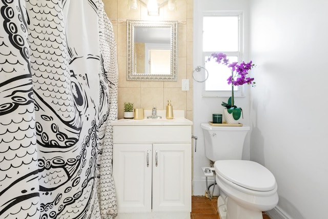 bathroom featuring vanity, a shower with shower curtain, and toilet