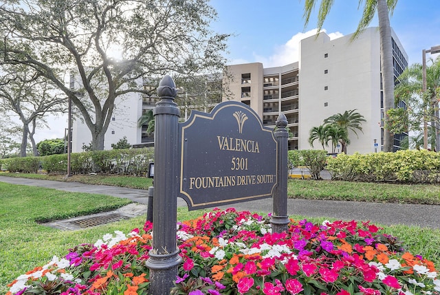 view of community / neighborhood sign