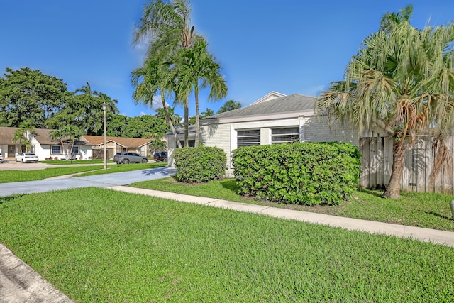 view of front of house with a front yard