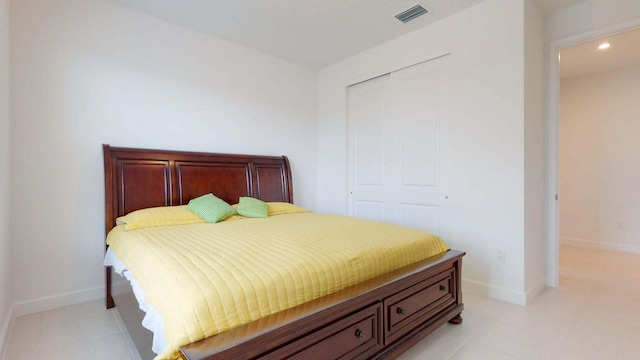 bedroom with a closet