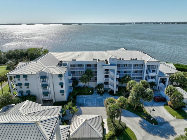 bird's eye view with a water view