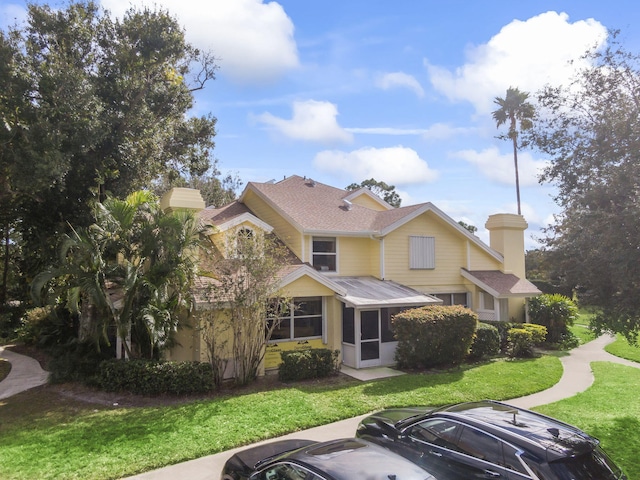 view of front of property with a front yard