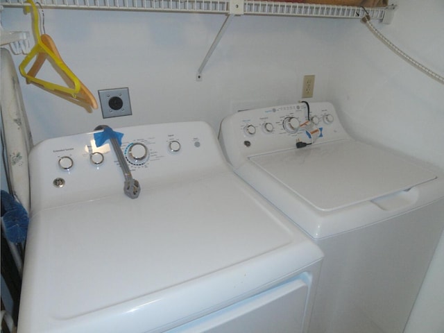 laundry room featuring independent washer and dryer