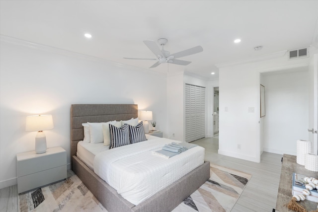 bedroom featuring light hardwood / wood-style flooring, ceiling fan, and crown molding