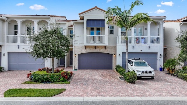 view of front of house featuring a garage