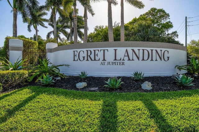 community / neighborhood sign with a lawn