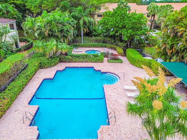 view of swimming pool