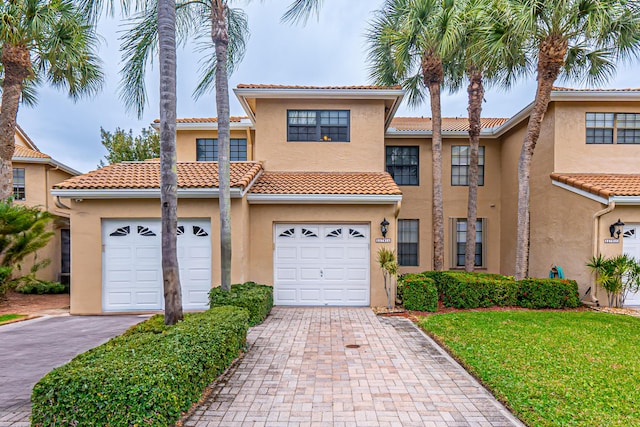 view of front of home featuring a front yard and a garage