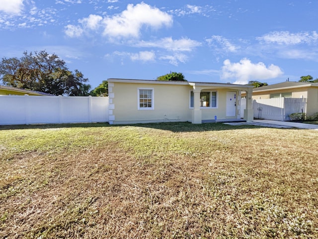 ranch-style house featuring a front lawn