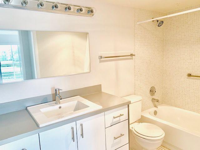 full bathroom with vanity, toilet, and tiled shower / bath