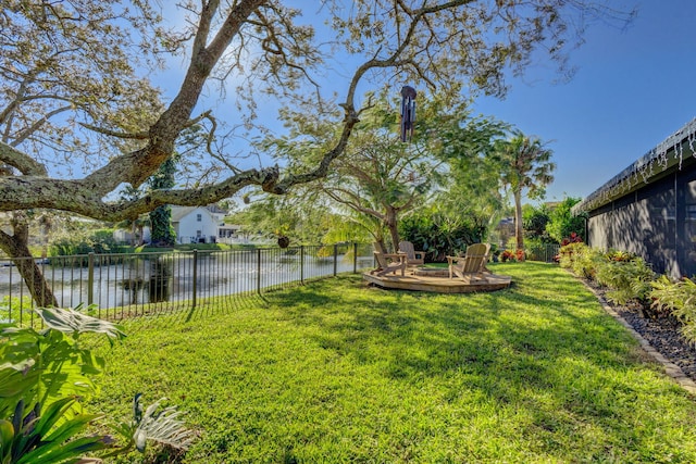 view of yard featuring a water view