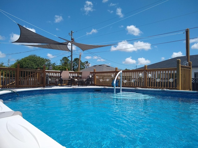 view of swimming pool