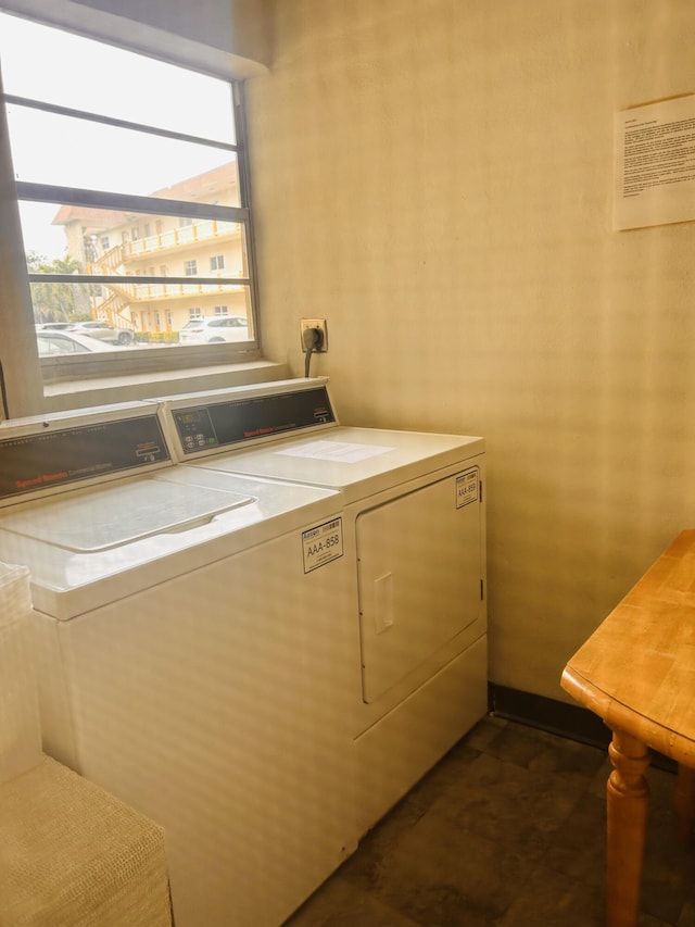 washroom featuring washing machine and clothes dryer