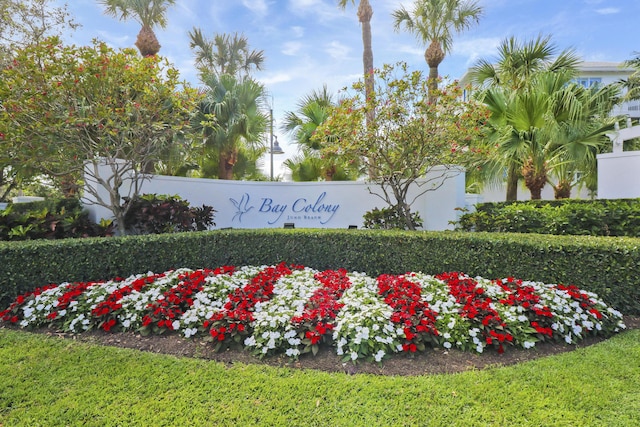 view of community / neighborhood sign