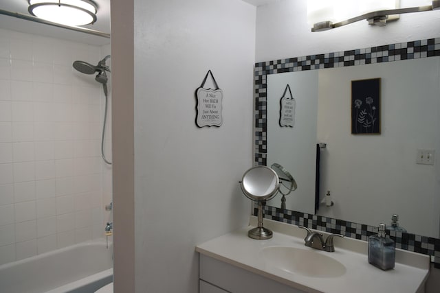 bathroom with vanity and tiled shower / bath