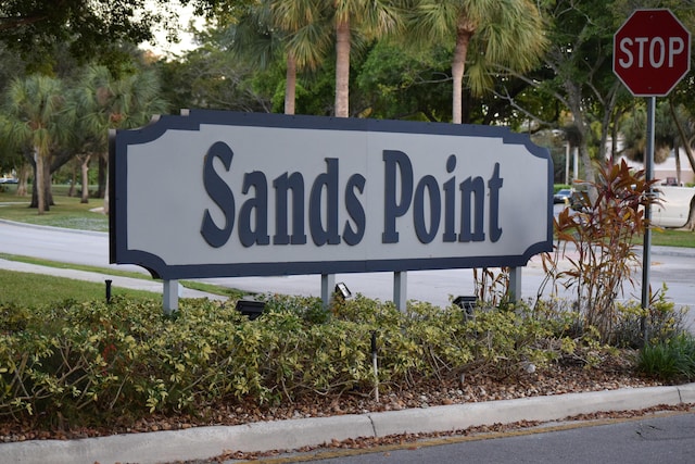 view of community / neighborhood sign