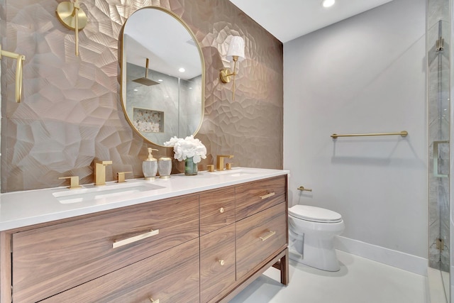 bathroom featuring a shower, decorative backsplash, vanity, and toilet