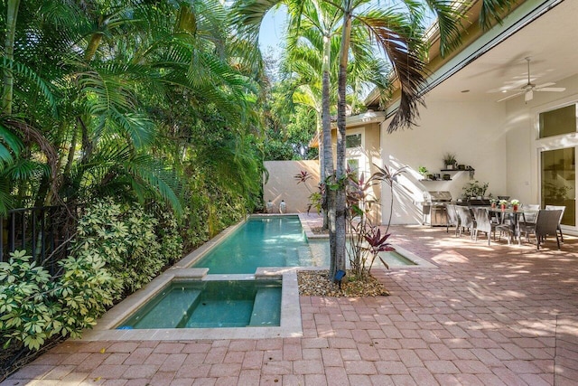 view of swimming pool with an in ground hot tub, ceiling fan, and a patio