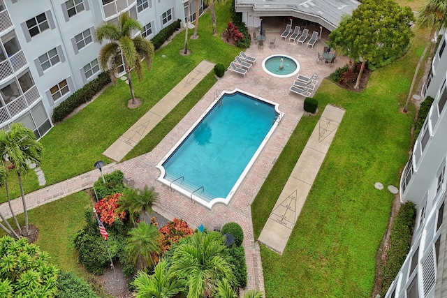 view of swimming pool