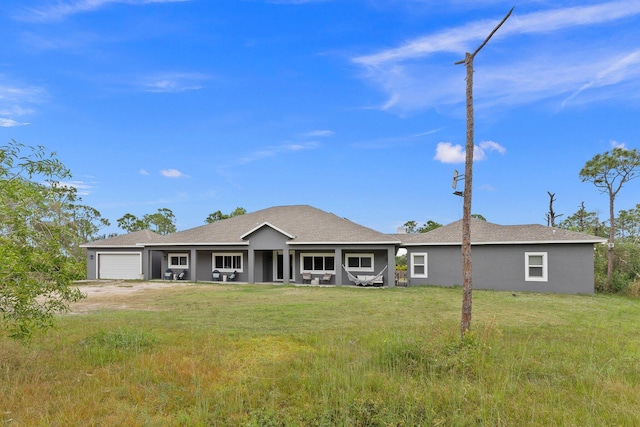 view of front of house featuring a front lawn and a garage