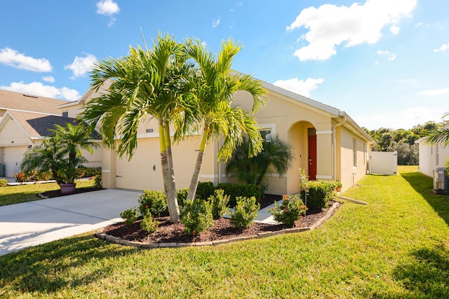 view of front of house featuring a front lawn