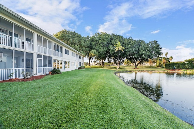 view of yard featuring a water view