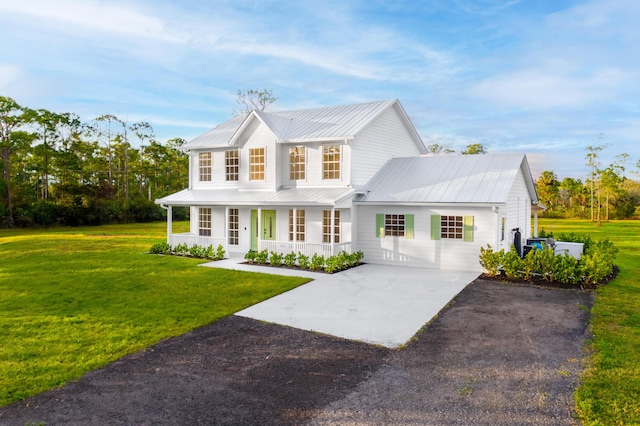 view of front of property featuring covered porch and a front yard