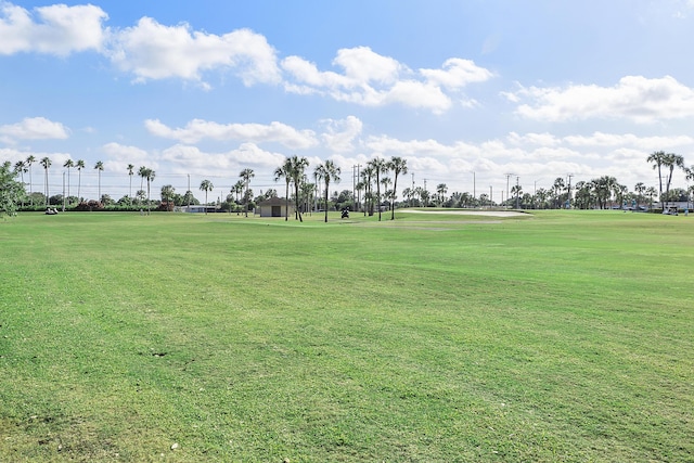 view of property's community featuring a lawn