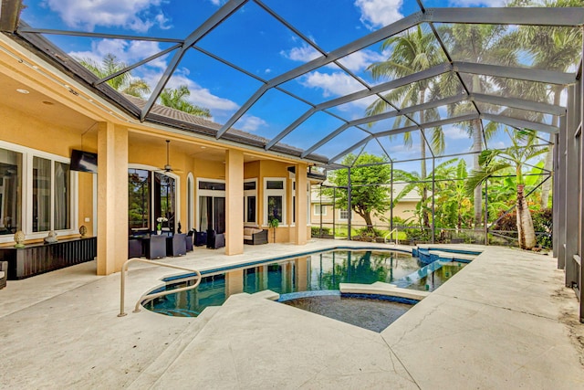 view of pool with glass enclosure, an in ground hot tub, ceiling fan, and an outdoor hangout area